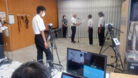 放送室内